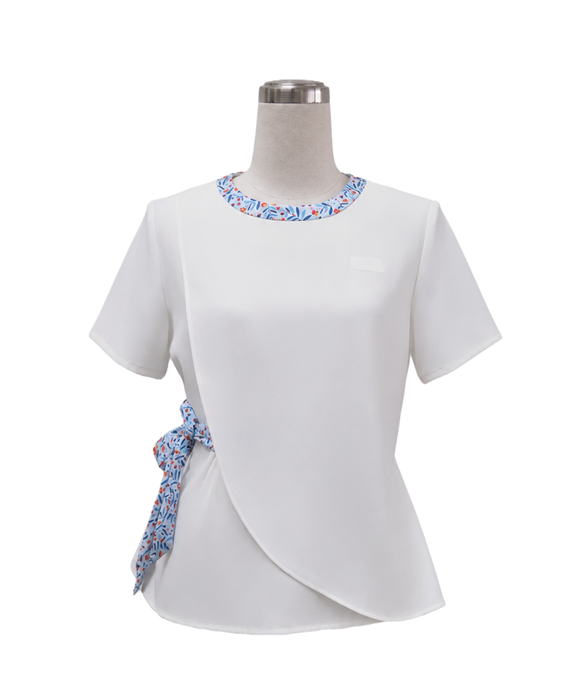 modoleen-white-short-sleeve-wrap-top-floral-collar-bow-uniform.jpg Women's white short-sleeve corporate tunic top featuring an asymmetric crossover hem, blue floral collar trim, and a matching side-tie ribbon designed by Modoleen Singapore for healthcare, corporate, and receptionist uniform programs.